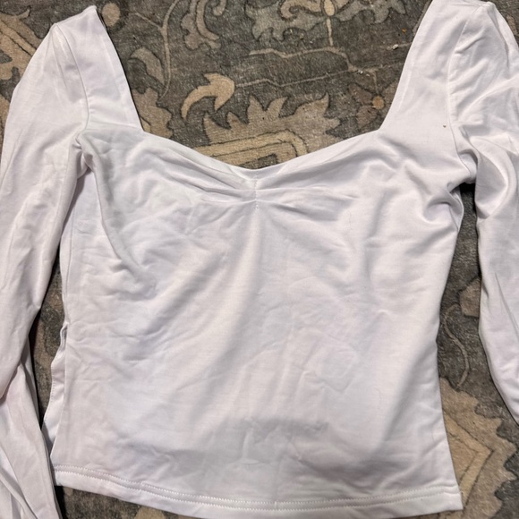 Chic Nation Classic White Long Sleeve Tee cropped - Picture 2 of 5